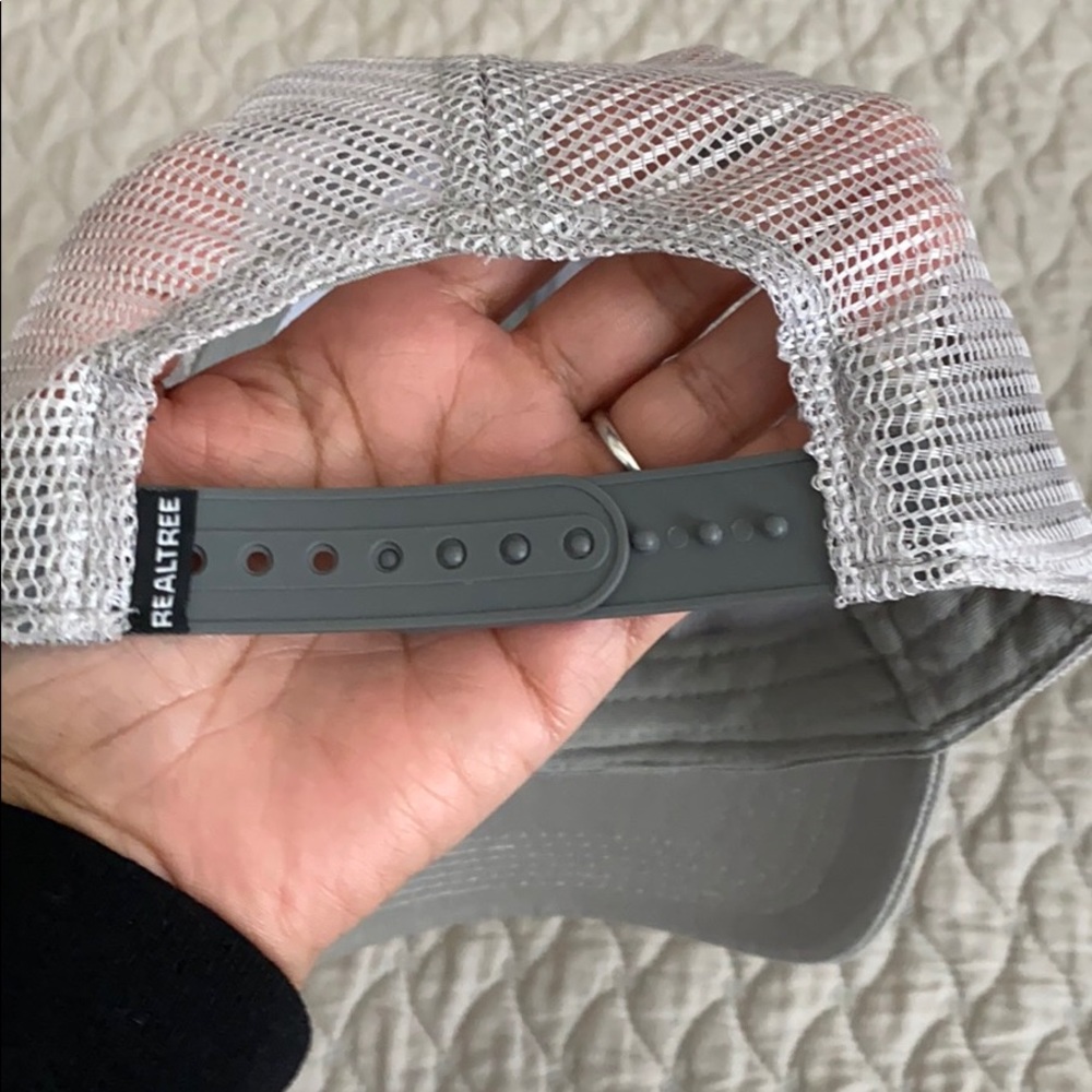 Realtree hat - Picture 2 of 3